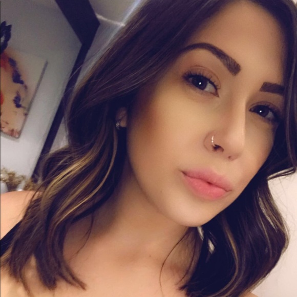 Meet your Posher, Stephanie - Picture 1 of 1